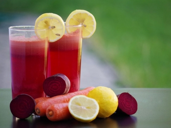 4 smoothie alla frutta e verdura freschi e dissetanti